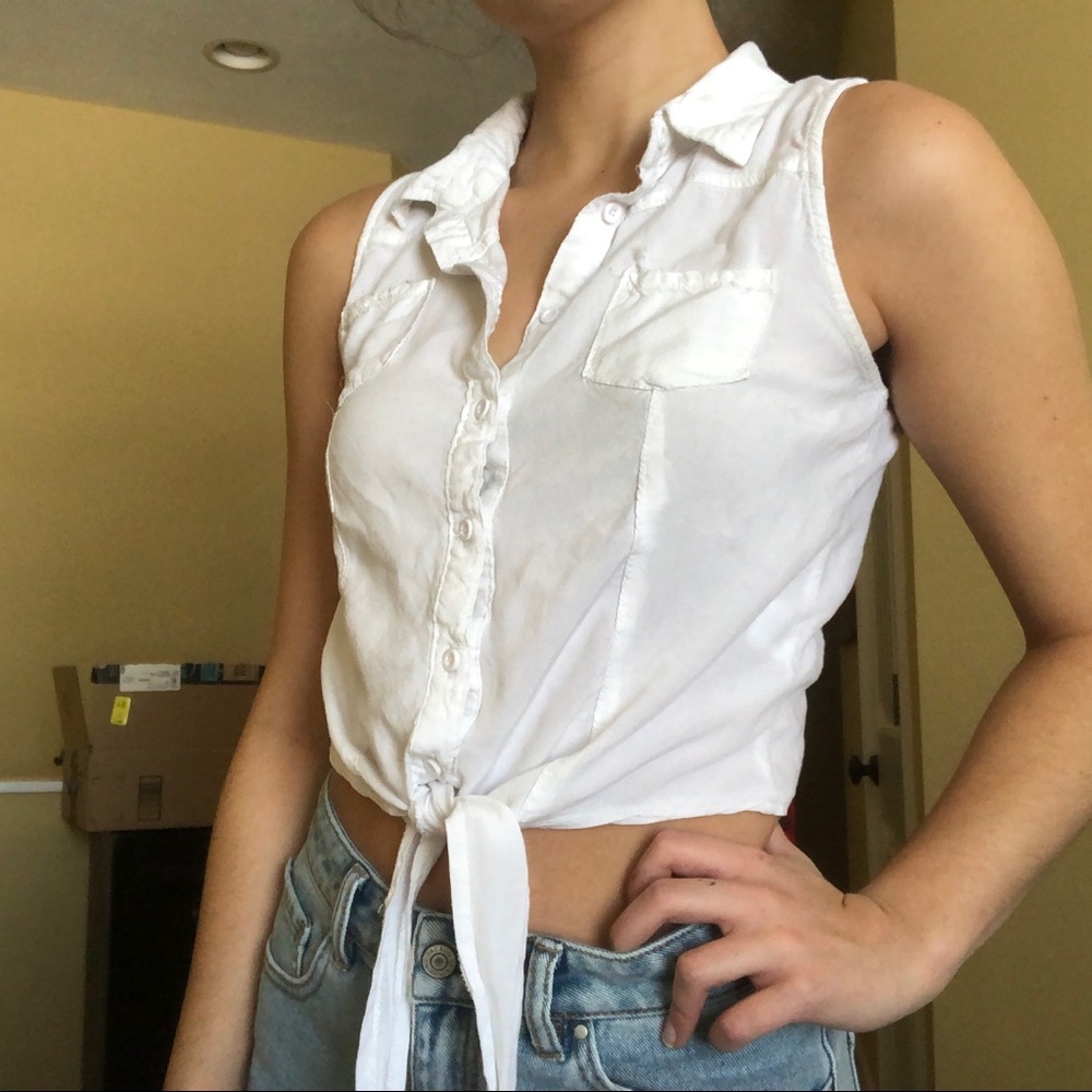 Pacsun sleeveless button down crop top